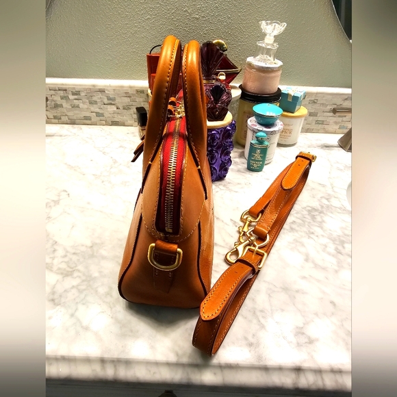 VINTAGE DOONEY AND BOURKE FLORENTINE CAMERON CROSSBODY SATCHEL IN TAN COLOR Sz S - Picture 4 of 16